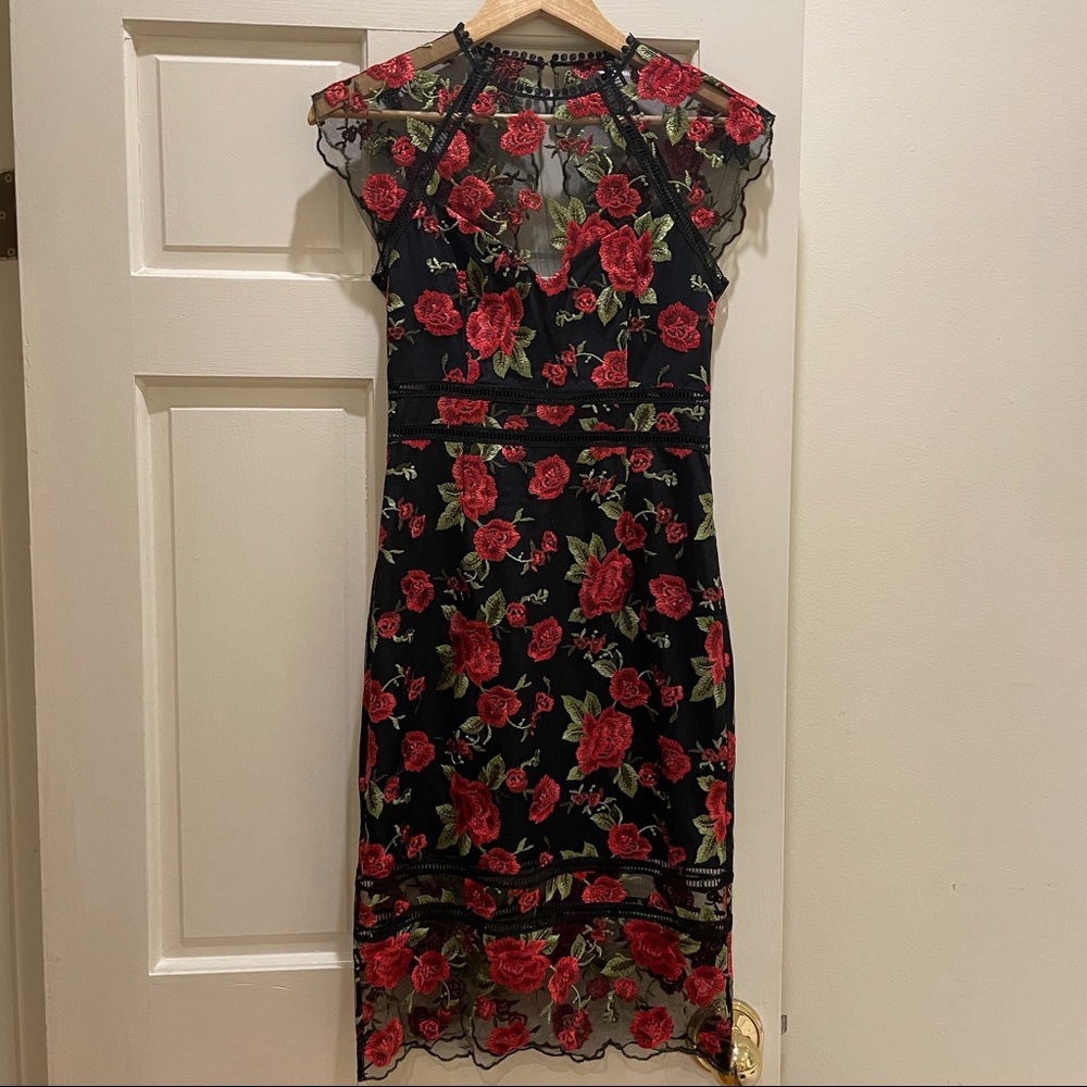 Saylor Allison Rose Embroidered Dress in Black/Red Size XS